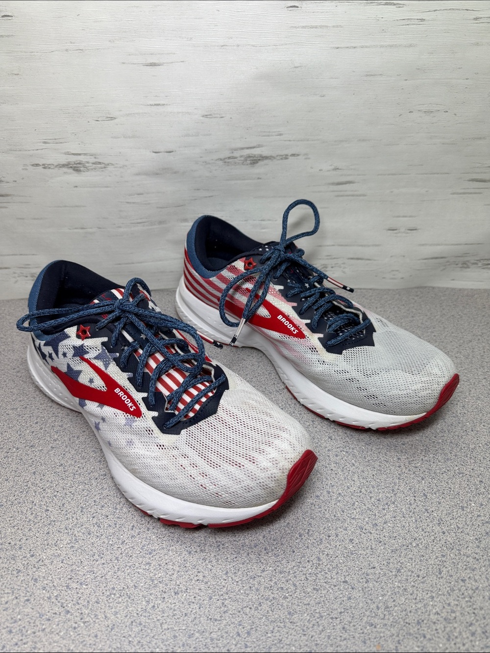 Brooks White, Navy & Red Men's Athletic Running Shoes